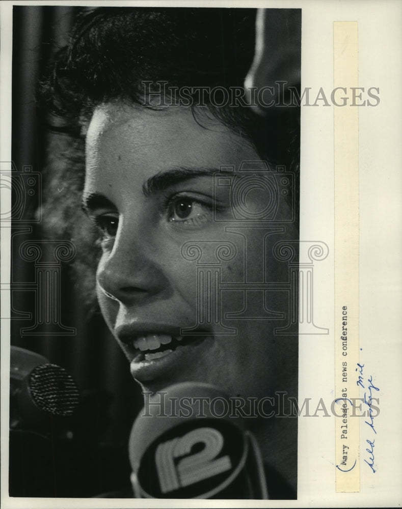 1985 Press Photo Mary Palesse At News Conference - mjb55071 - Historic Images