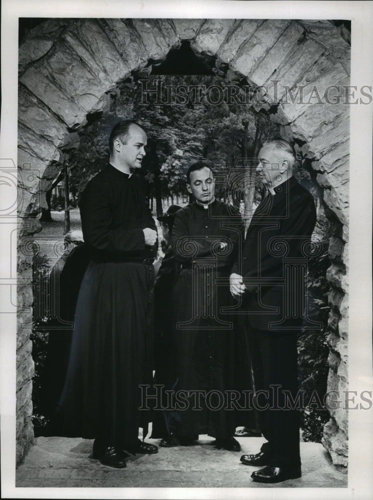 1966 Press Photo Bishop Donald Hallock And New Professors At Nashotah House - Historic Images