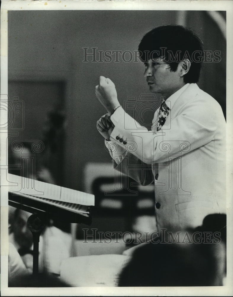 1969 Press Photo Seiji Ozawa &#39;68 Music Conductor - mjb55228-Historic Images