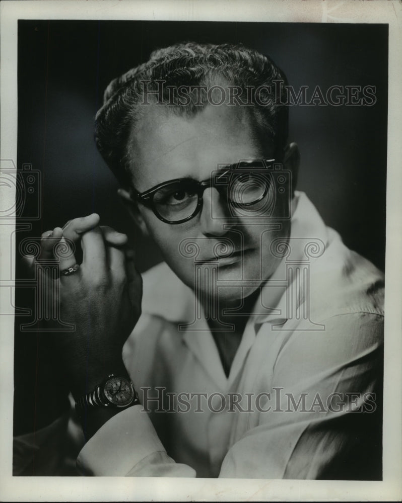 1956 Press Photo Walter Hendl Chicago Symphony Associate Conductor - Historic Images