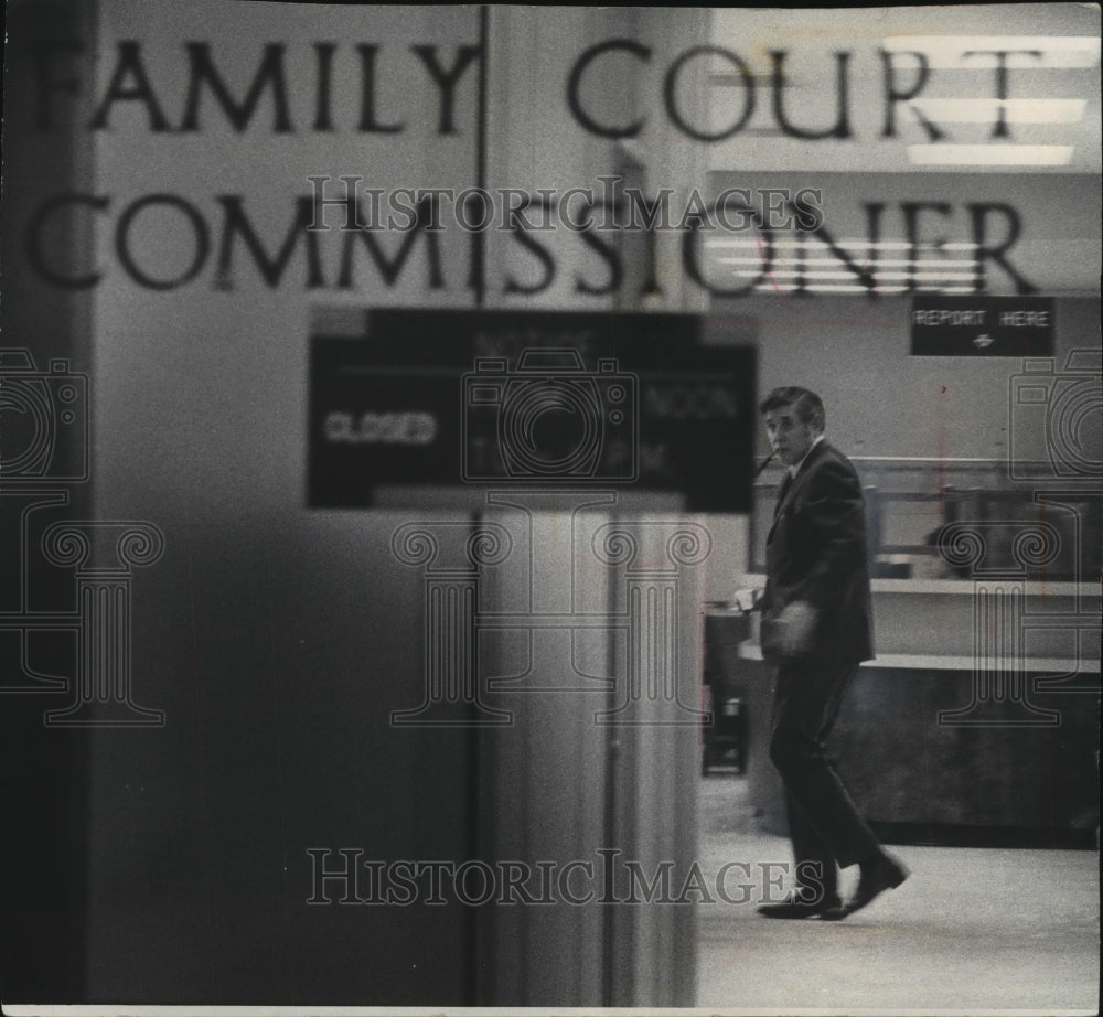 1973 Press Photo Mayor Henry Maier at Milwaukee courthouse - mjb55680 - Historic Images