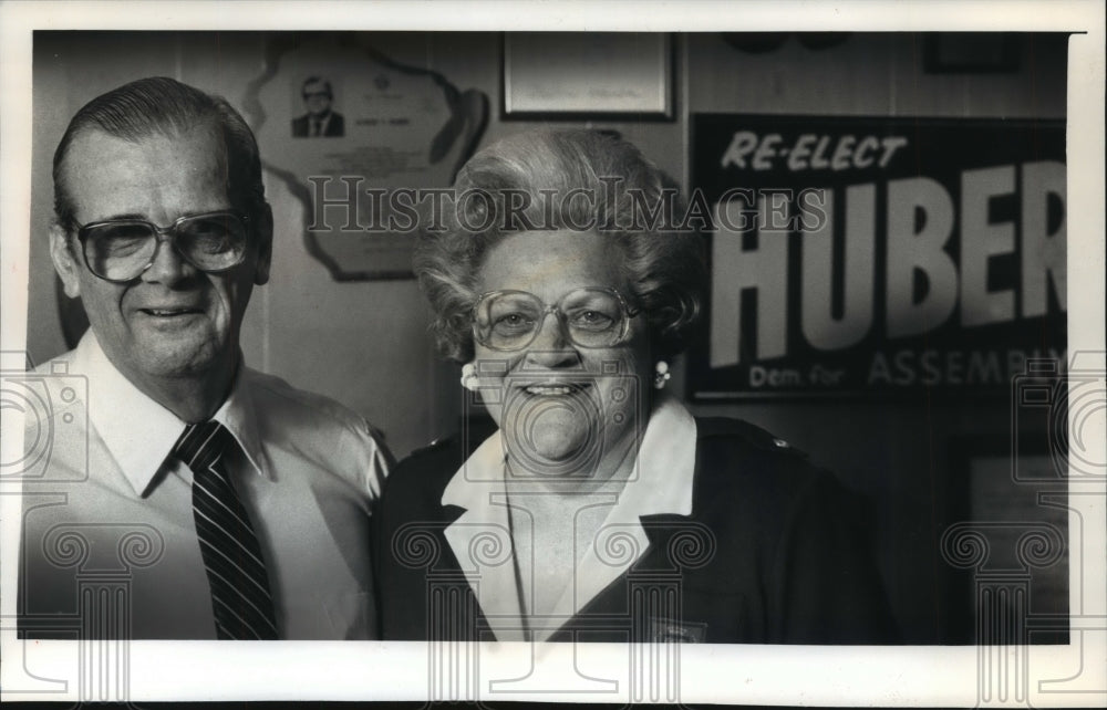 1989 Press Photo Former Milwaukee State Assemblyman &amp; his wife, Beatrice. - Historic Images