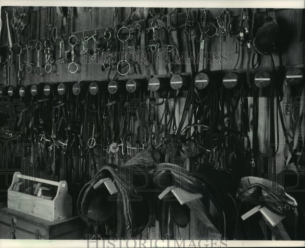 1986 Press Photo Tack room filled with equipment at Windbreak Farm in Chenequa. - Historic Images