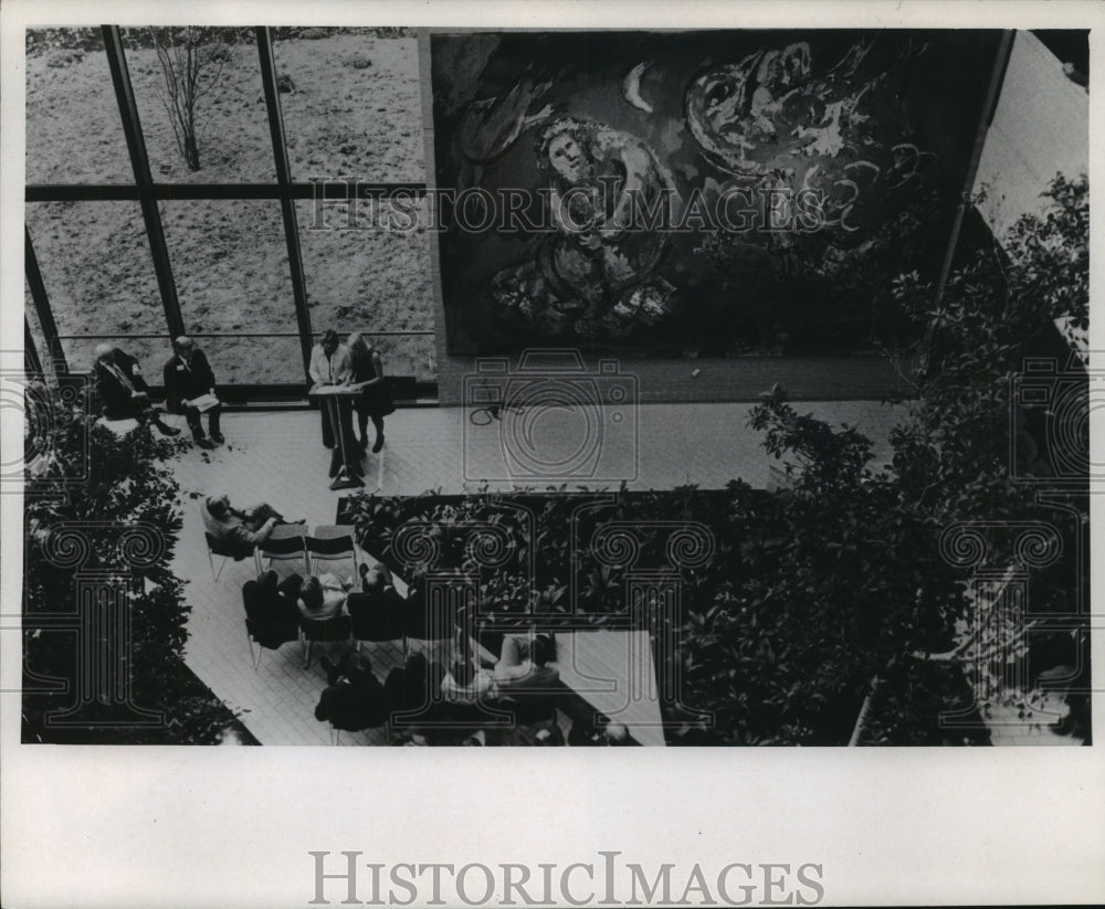 1973 Press Photo Helfaer Building dedication unveils Marc Chagall tapestry - Historic Images