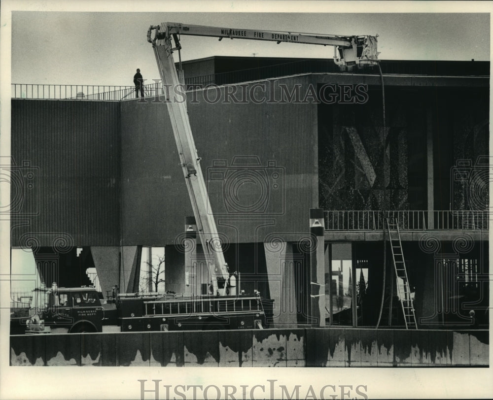 1987 Press Photo Milwaukee County War Memorial Center fire damage - mjb55779 - Historic Images