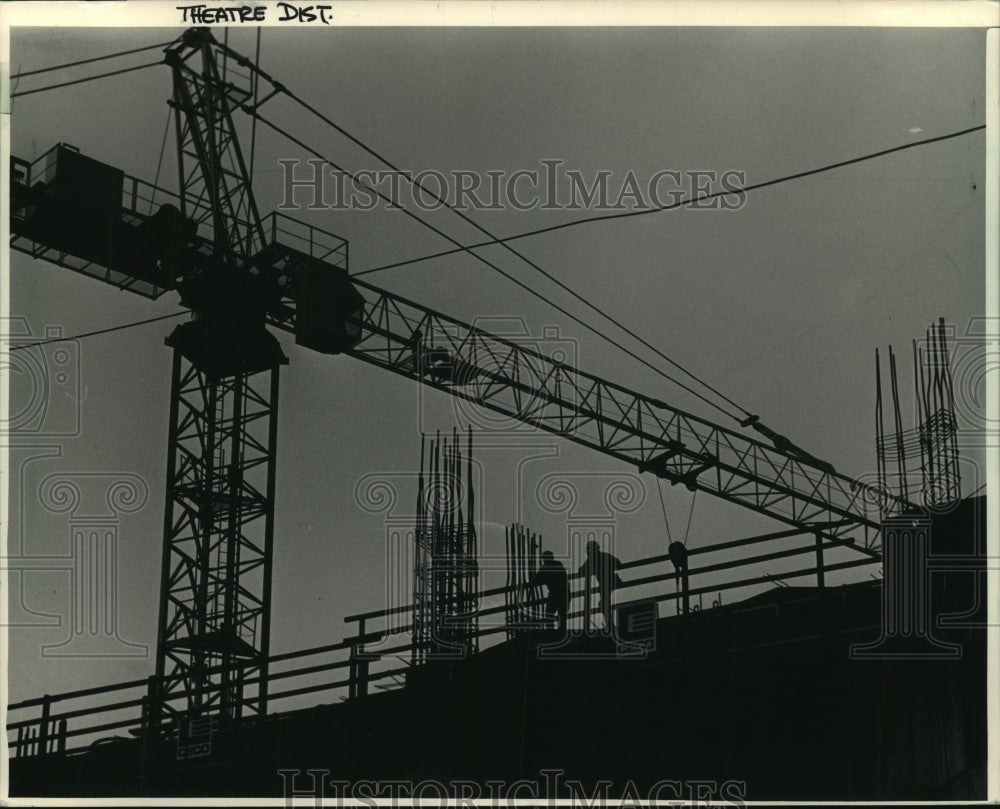 1987 Cranes back to work on Center after agreement made, Milwaukee. - Historic Images