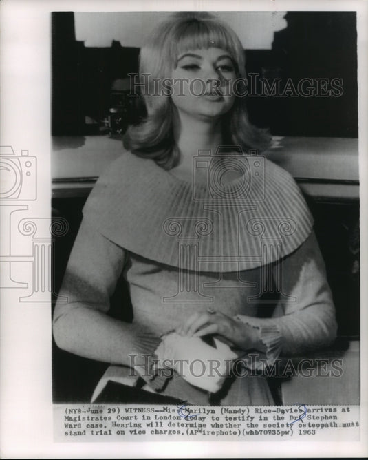 1963 Press Photo Rice Davies arriving at Magistrates Court in London - Historic Images