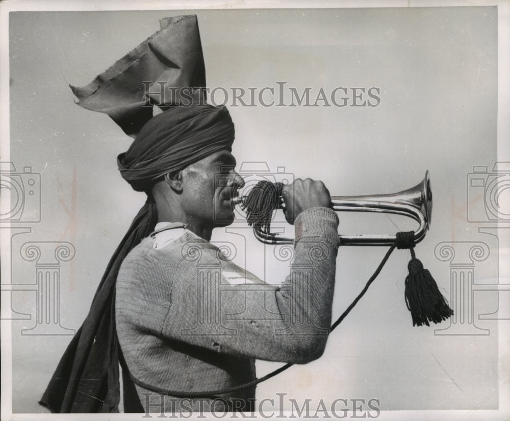 1954 Press Photo Pakistan cavalry bugler - mjb56001 - Historic Images