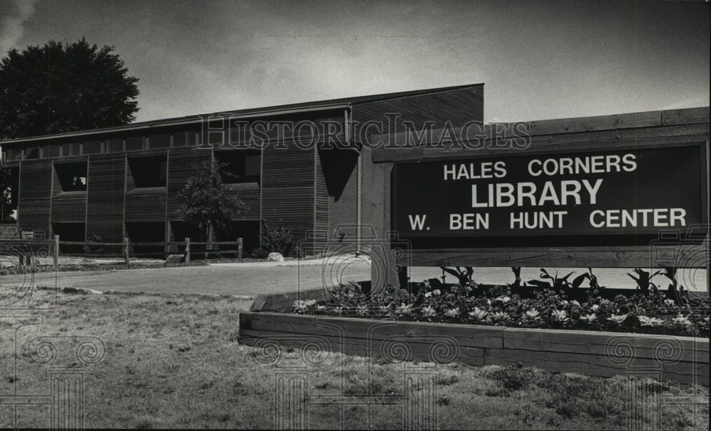 Press Photo Hales Corners library - mjb56063 - Historic Images