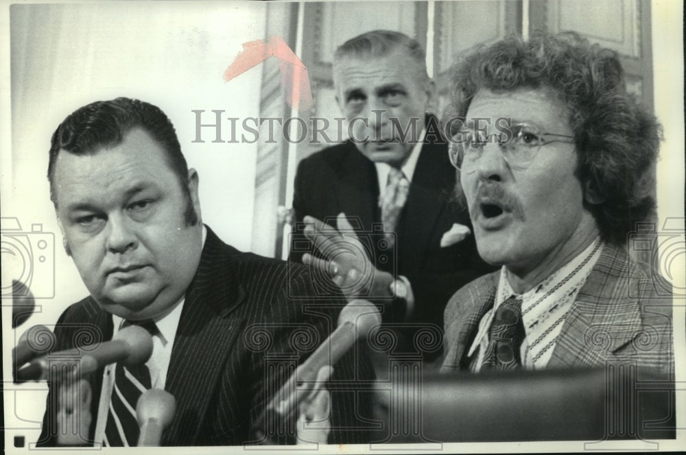 1975 Press Photo Attorney Terance Hallinan representing Patty Hearst - mjb56087 - Historic Images