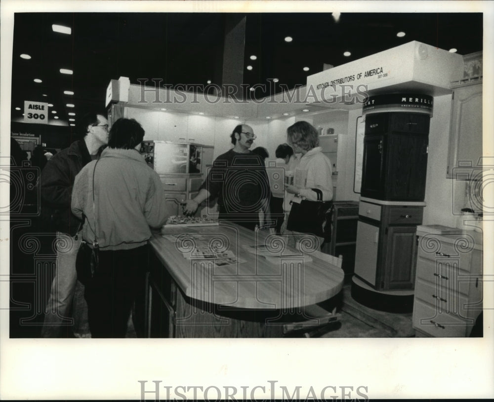 1992 Press Photo Inside Home Builders Expo - mjb56169 - Historic Images