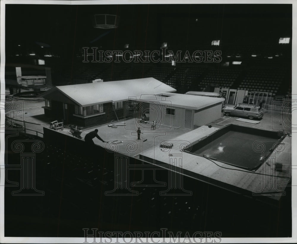 1959 Press Photo Home Show Workman put finishing touches on Wisconsin house - Historic Images