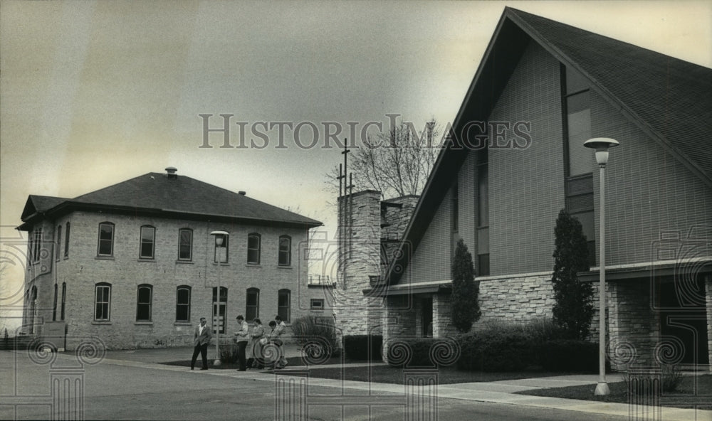 1985 Press Photo Holy Cross School of Holy Cross Catholic Church - mjb56303 - Historic Images