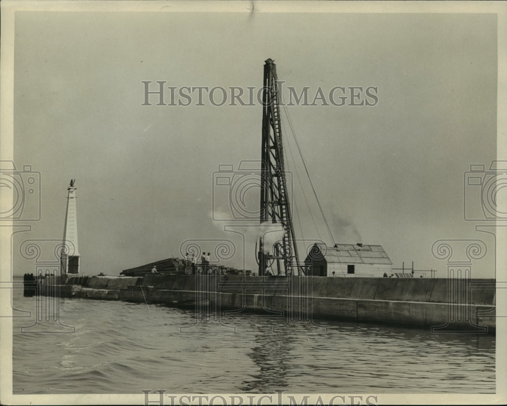 1931 Press Photo Milwaukee's sewage plant addition wall, harbor - mjb56370-Historic Images