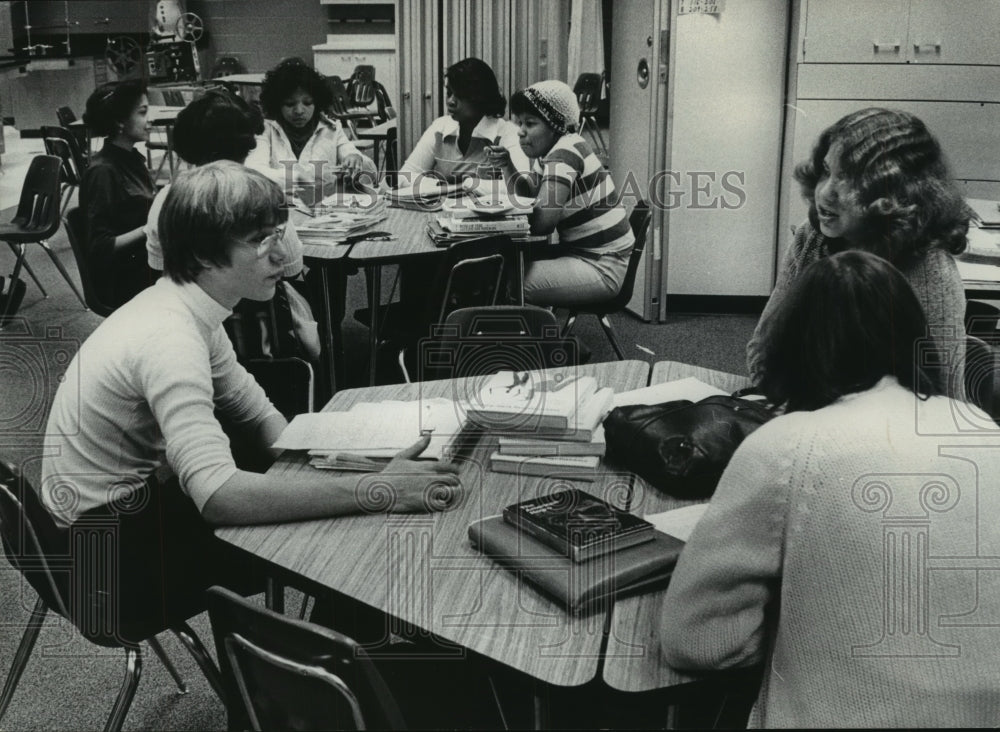 1979 Press Photo Students Gather at North Division High School - mjb56437 - Historic Images