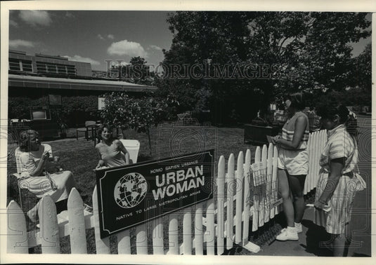 1985 Actresses Flora Coker and Deborah Clifton at Milwaukee Zoo-Historic Images