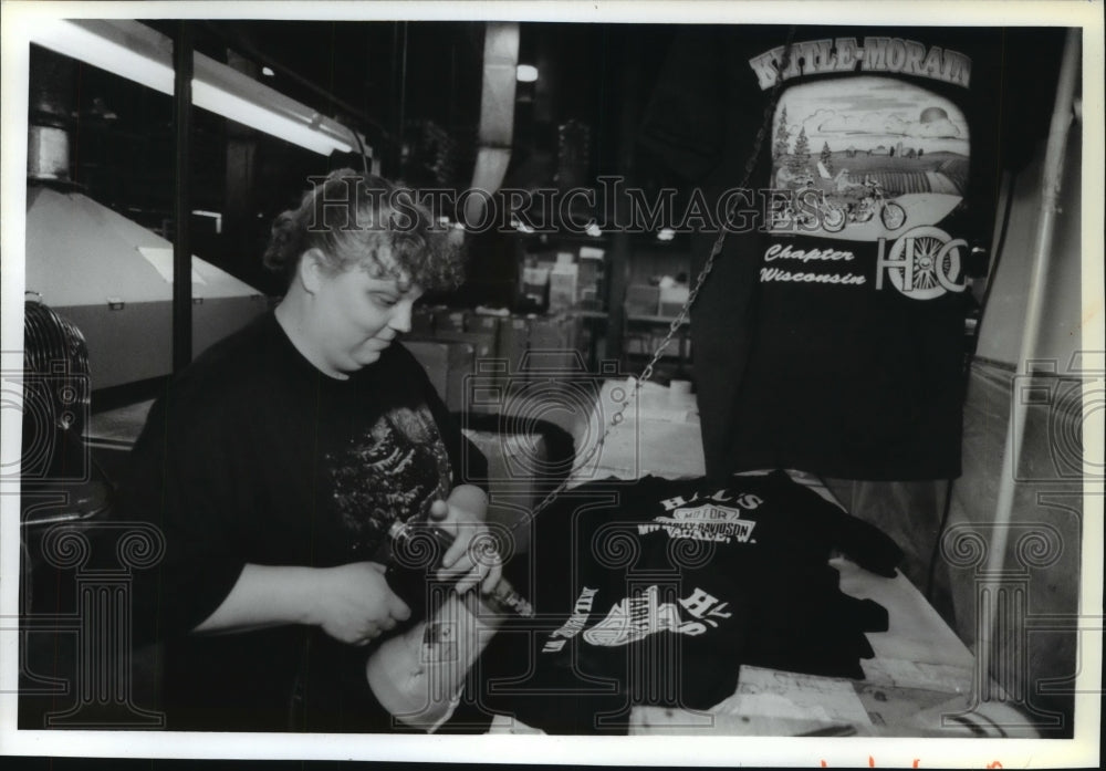 1993 Press Photo Shirts depicting Kettle Moraine State Forest made by Holubek - Historic Images