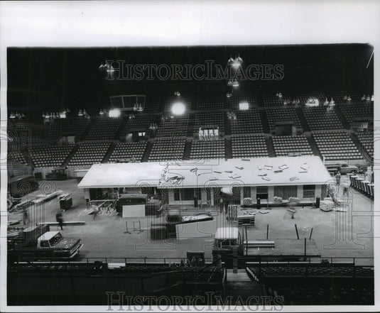 Press Photo Construction of Basic House in Milwaukee Home Show in Wisconsin - Historic Images