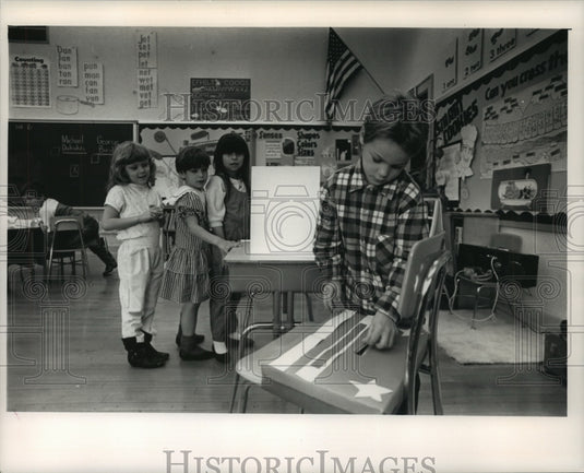 1988 Press Photo Students at Anna F. Doerfler School Cast Presidential Ballots - Historic Images