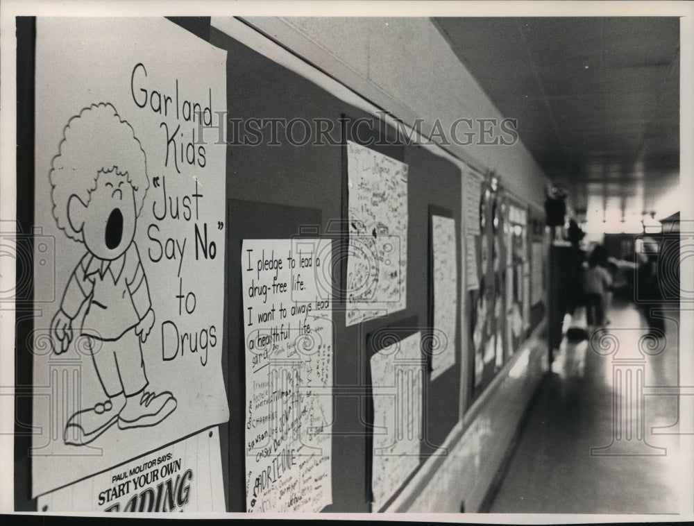 1989 Anti-Drug Pledge Garland Elementary School Milwaukee, Wisconsin - Historic Images