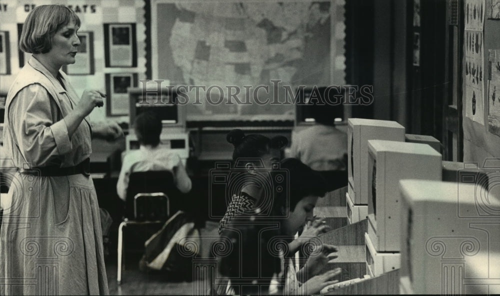 1987 Pupils at Hi-Mount Boulevard School on Classroom Computers - Historic Images