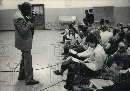 1983 Press Photo Browning Principal Joseph Plummer takes photos in Milwaukee - Historic Images
