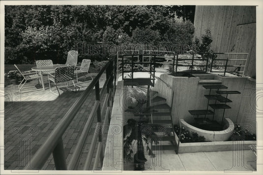 1988 Press Photo Deck and contemporary stair-step fountain beside a staircase - Historic Images