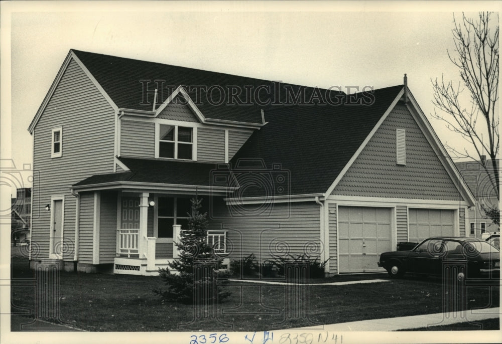 1987 Press Photo Milwaukee home on 41st Street sold for $18,000 at auction - Historic Images