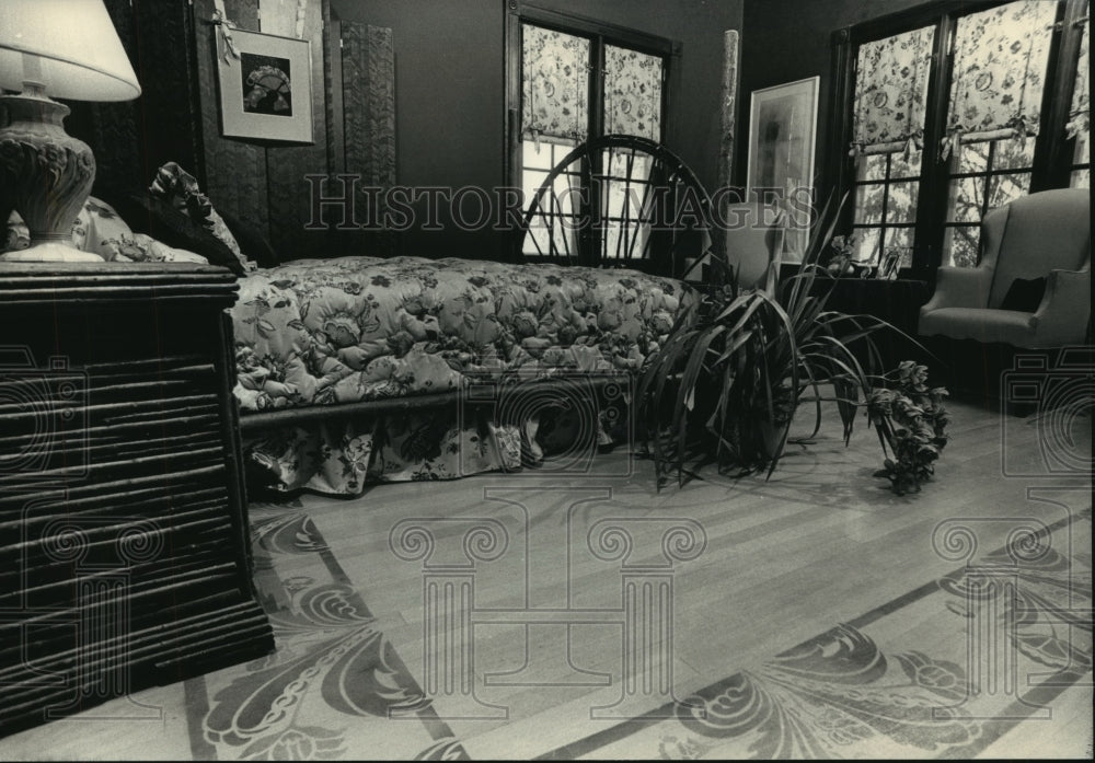 1987 Press Photo Guest Bedroom of home on Milwaukee Symphony Showhouse tour. - Historic Images