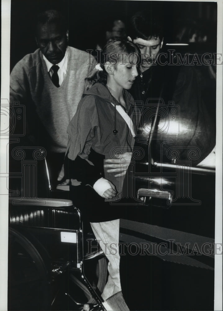 1993 Trisha Holz, injured in bus accident, returns to Milwaukee - Historic Images
