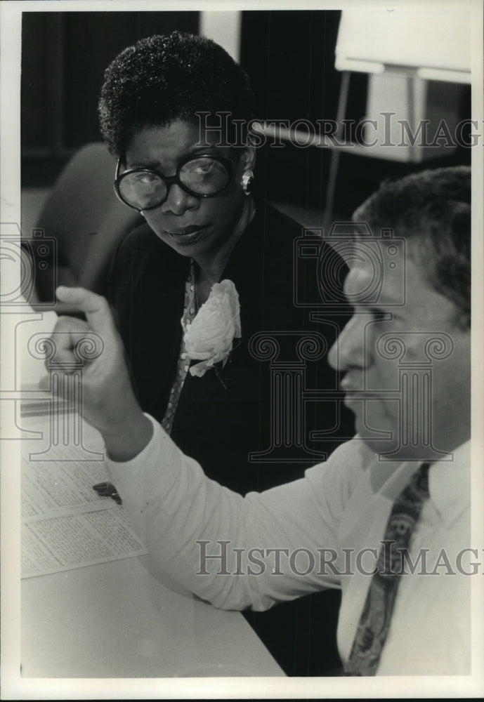 1990 Press Photo Barbara Holmes president of Milwaukee Area Technical College - Historic Images