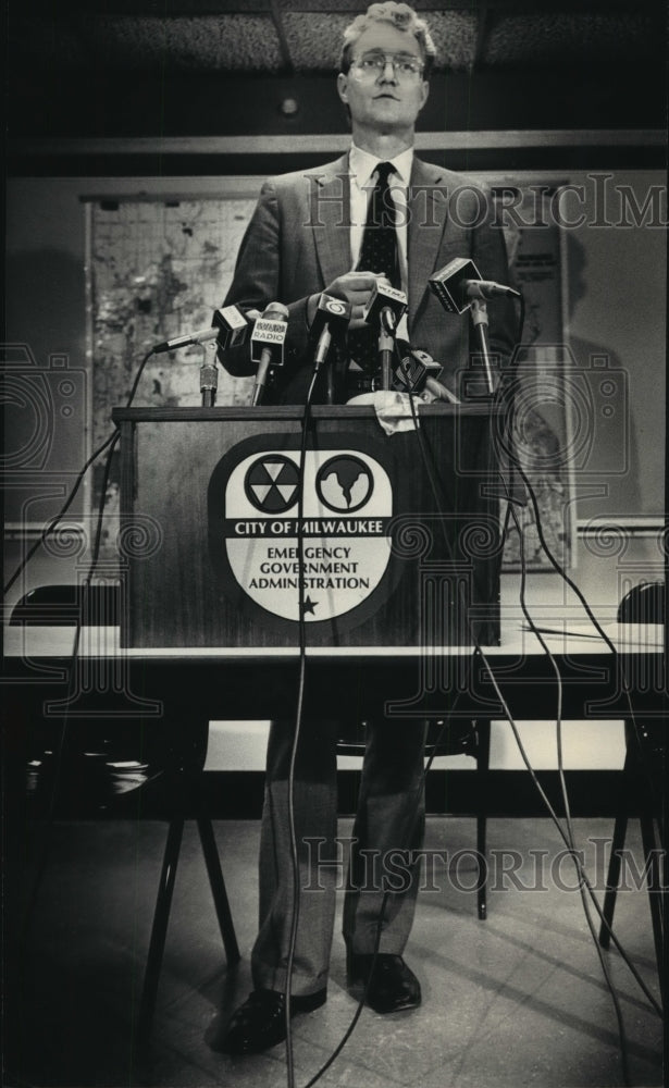 1988 Press Photo John Norquist names head of transition team, Milwaukee-Historic Images