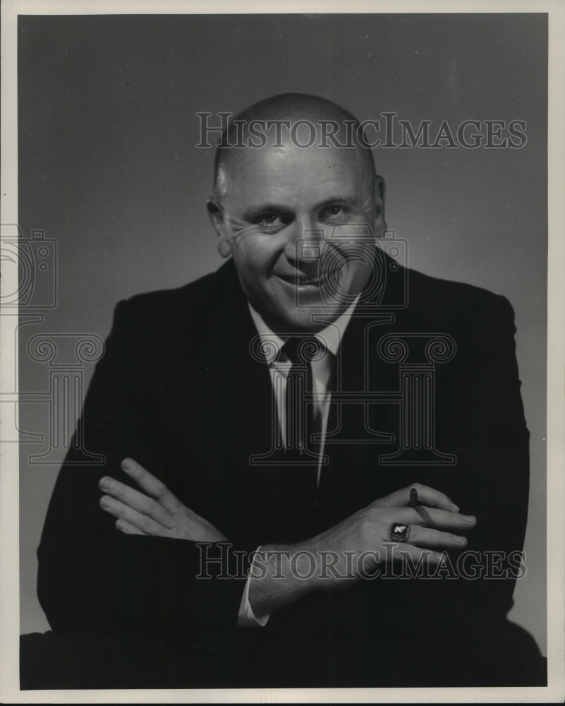 1964 Press Photo Jerome J. Holz of Holz Motors, Inc. in Milwaukee - mjb57162 - Historic Images