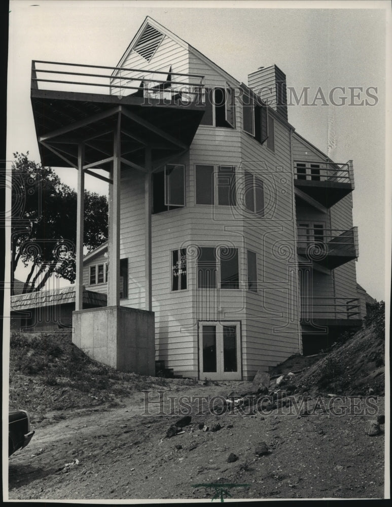 1988 Press Photo Joe Albert home in Bayview area of Milwaukee, Wisconsin - Historic Images