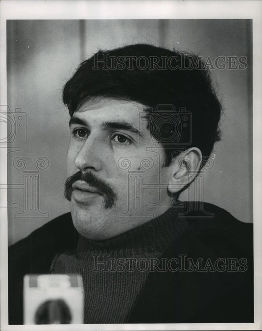 1969 Press Photo Dennis Mora, Fort Hood Three at UW - Milwaukee, refused Vietnam - Historic Images