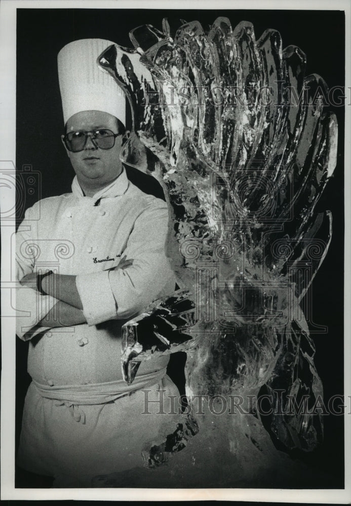 1989 Press Photo Chef Mike Moran Famous for his Ice Carvings - mjb57565 - Historic Images