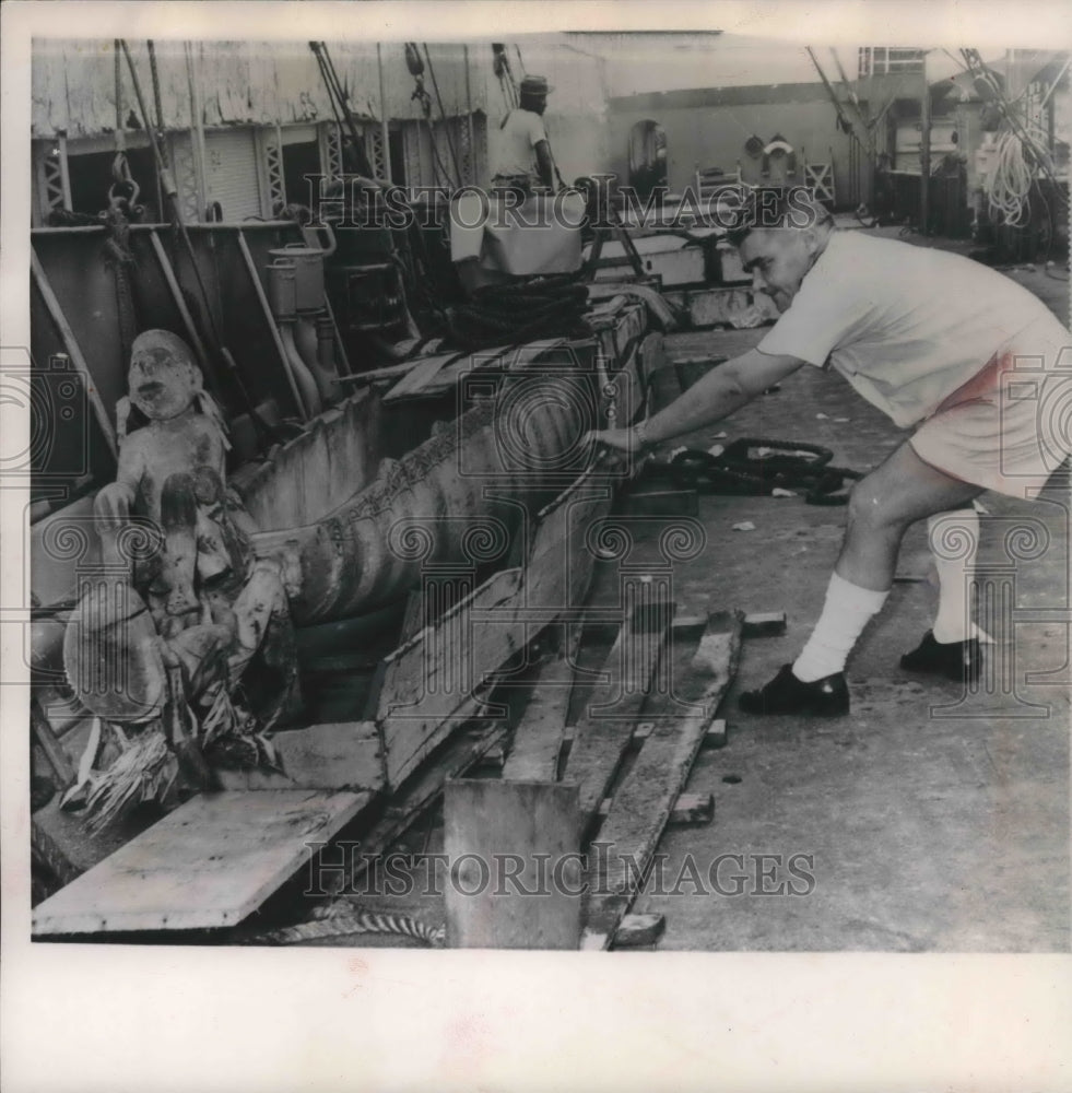 1962 Press Photo Native Canoe From New Guinea Collected By Michael Rockefeller - Historic Images