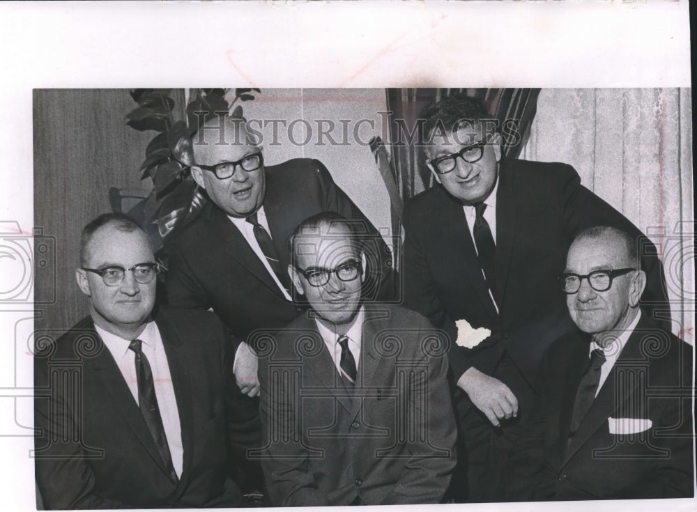 1966 Press Photo Old And New Officers of Wisconsin Daily Newspaper League - Historic Images