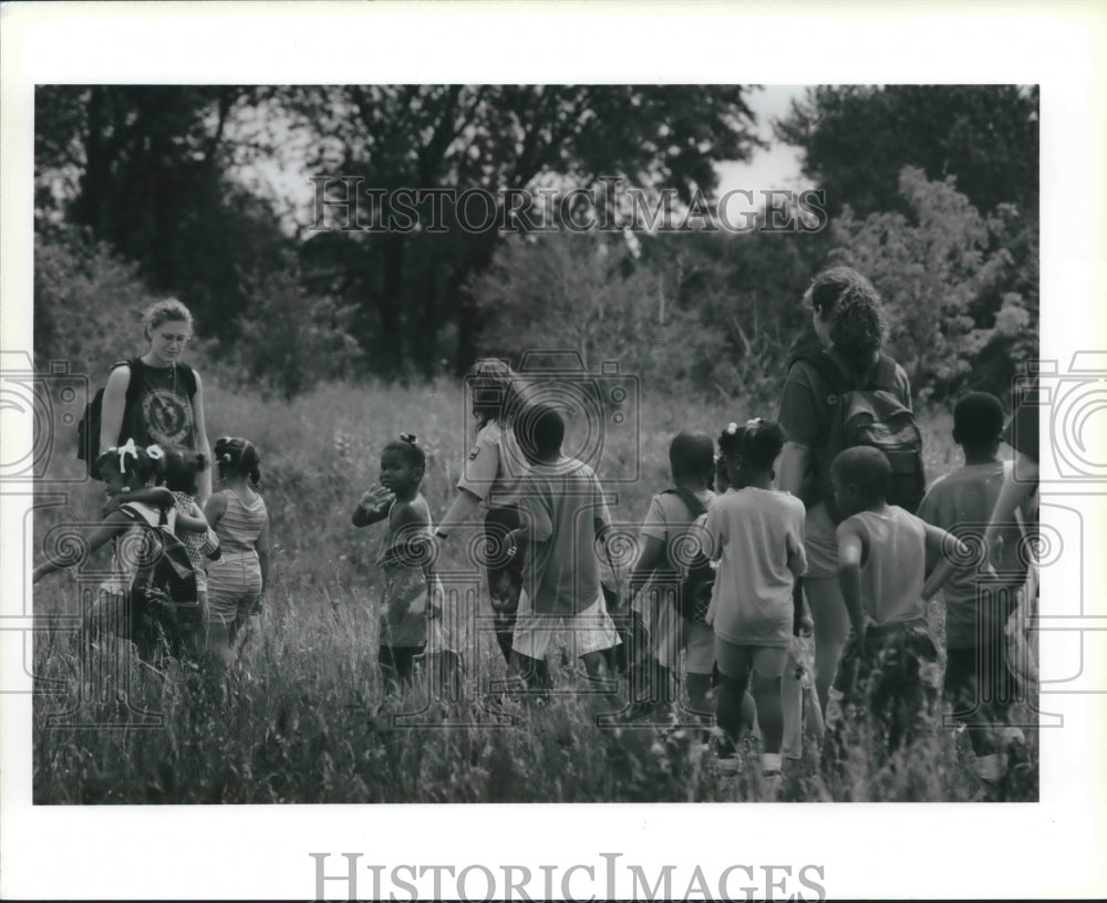 1994 Press Photo Kids from Silver Spring Neighborhood House visited Havenwoods - Historic Images