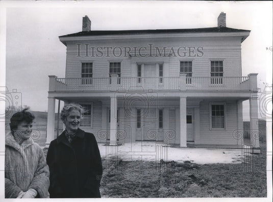 1965 Press Photo Hawks Inn in Delafield saved from demolition, Milwaukee - Historic Images