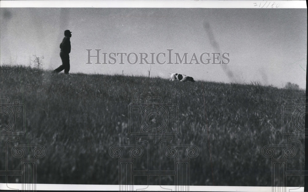 1978 Press Photo Havenwood Preserve Milwaukee two visitors blazing a trail - Historic Images