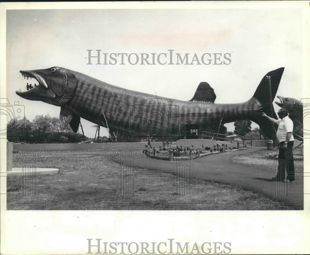 1982 Press Photo Bob Kutz administrator Freshwater Fishing Hall of Fame Hayward - Historic Images