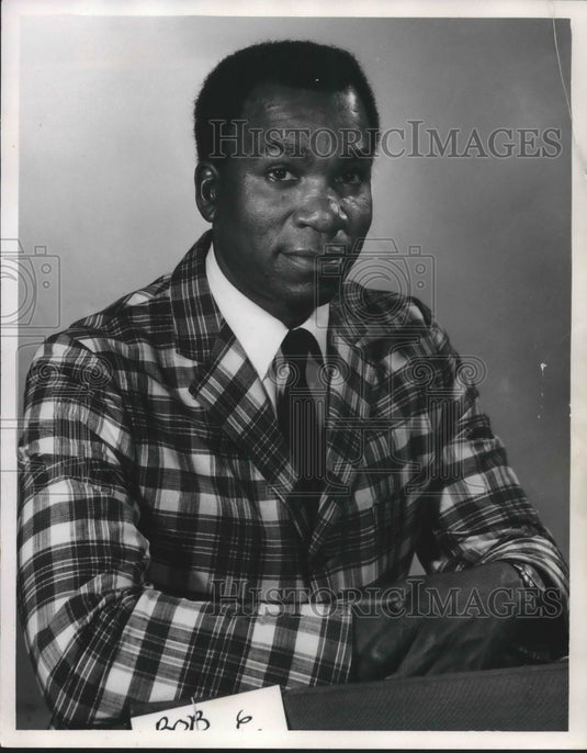 1968 Press Photo Bob Harris, North Division Football Coach, Milwaukee. - Historic Images