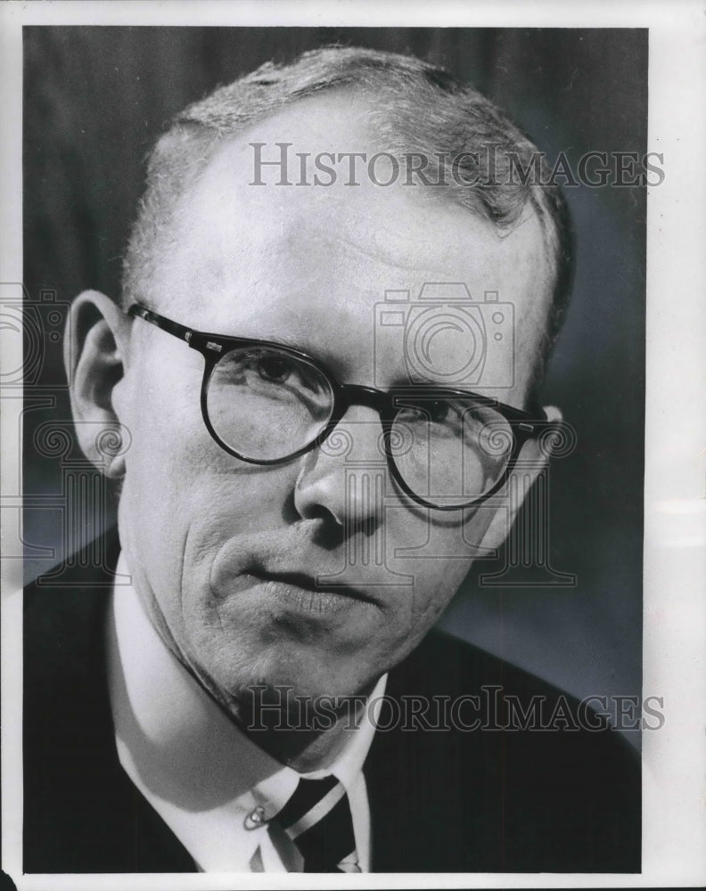 1967 Press Photo Robert O&#39;Connell Marquette law professor honored by students - Historic Images