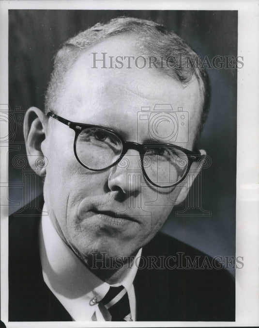 1967 Press Photo Robert O'Connell Marquette law professor honored by students - Historic Images