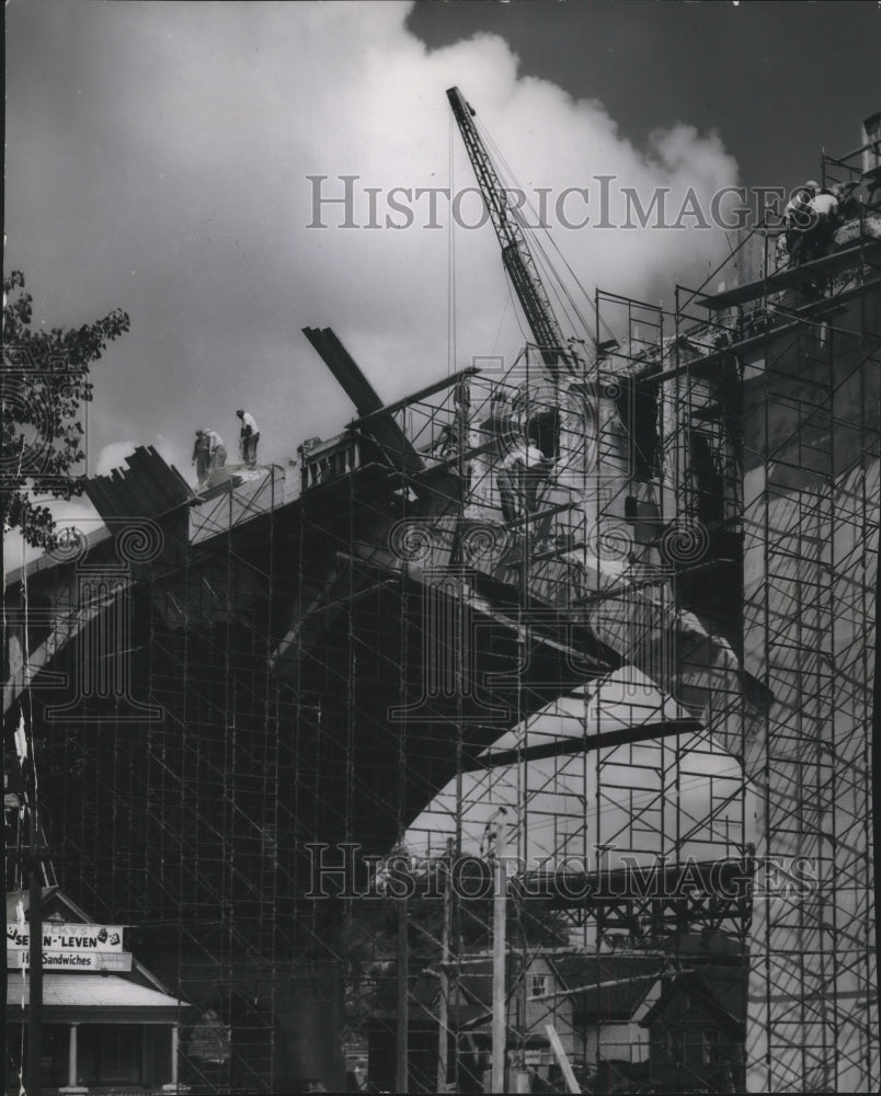 1958 Press Photo Scaffolding at the West Wisconsin Avenue Viaduct in Milwaukee - Historic Images