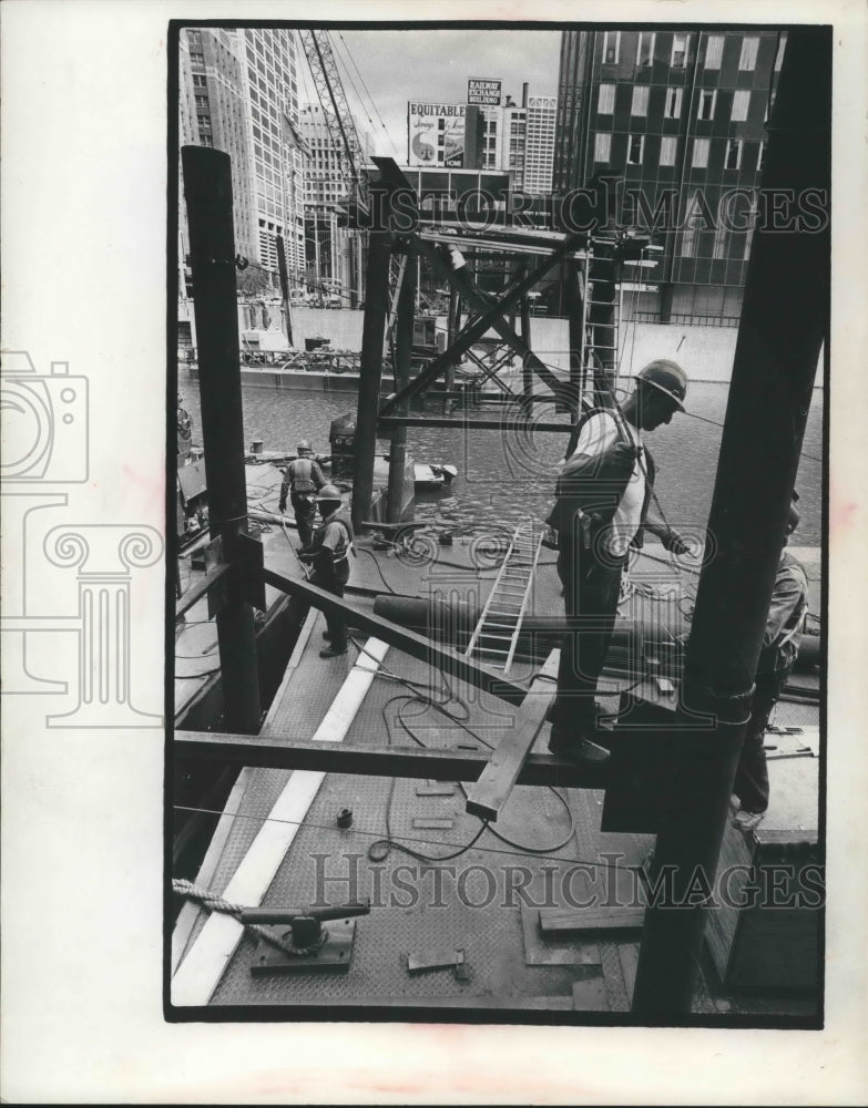 1974 Press Photo Construction of Wisconsin Avenue Bridge in Milwaukee, Wisconsin - Historic Images