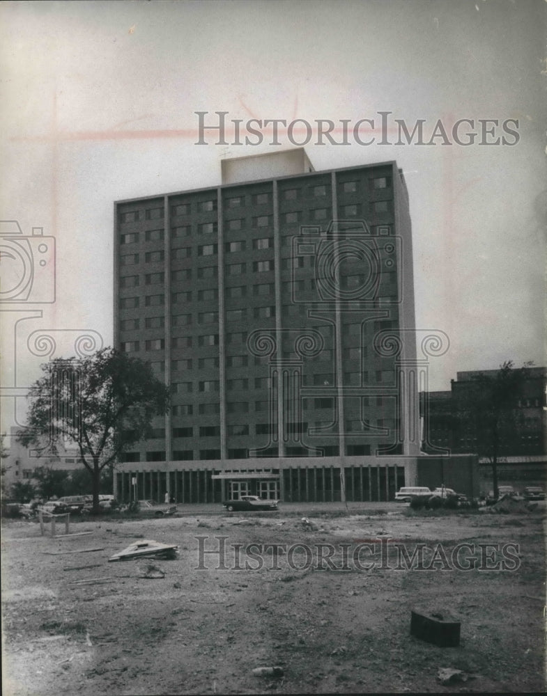 1968 Press Photo Roy W. Johnson Residence Hall, Milwaukee School of Engineering - Historic Images