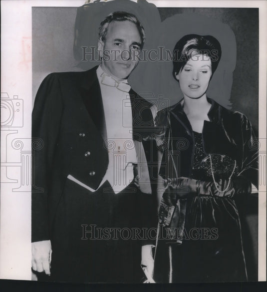 1962 Press Photo Huntington Hartford, A&P Supermarket Fortune Heir, & New Wife - Historic Images