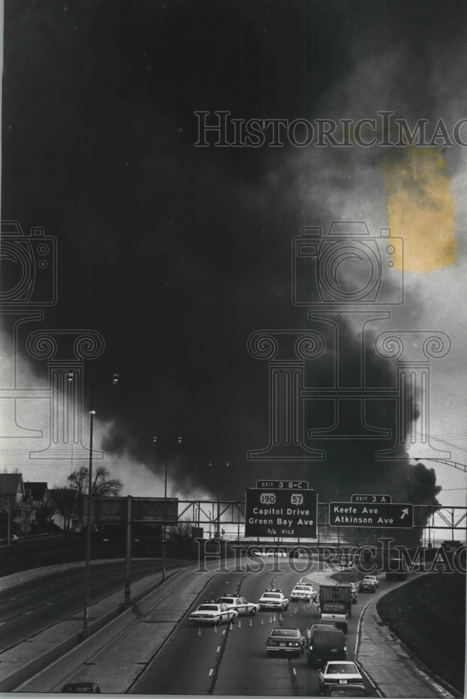 1990 Press Photo Highway closed due to Harrison Oil Corporation Accident - Historic Images